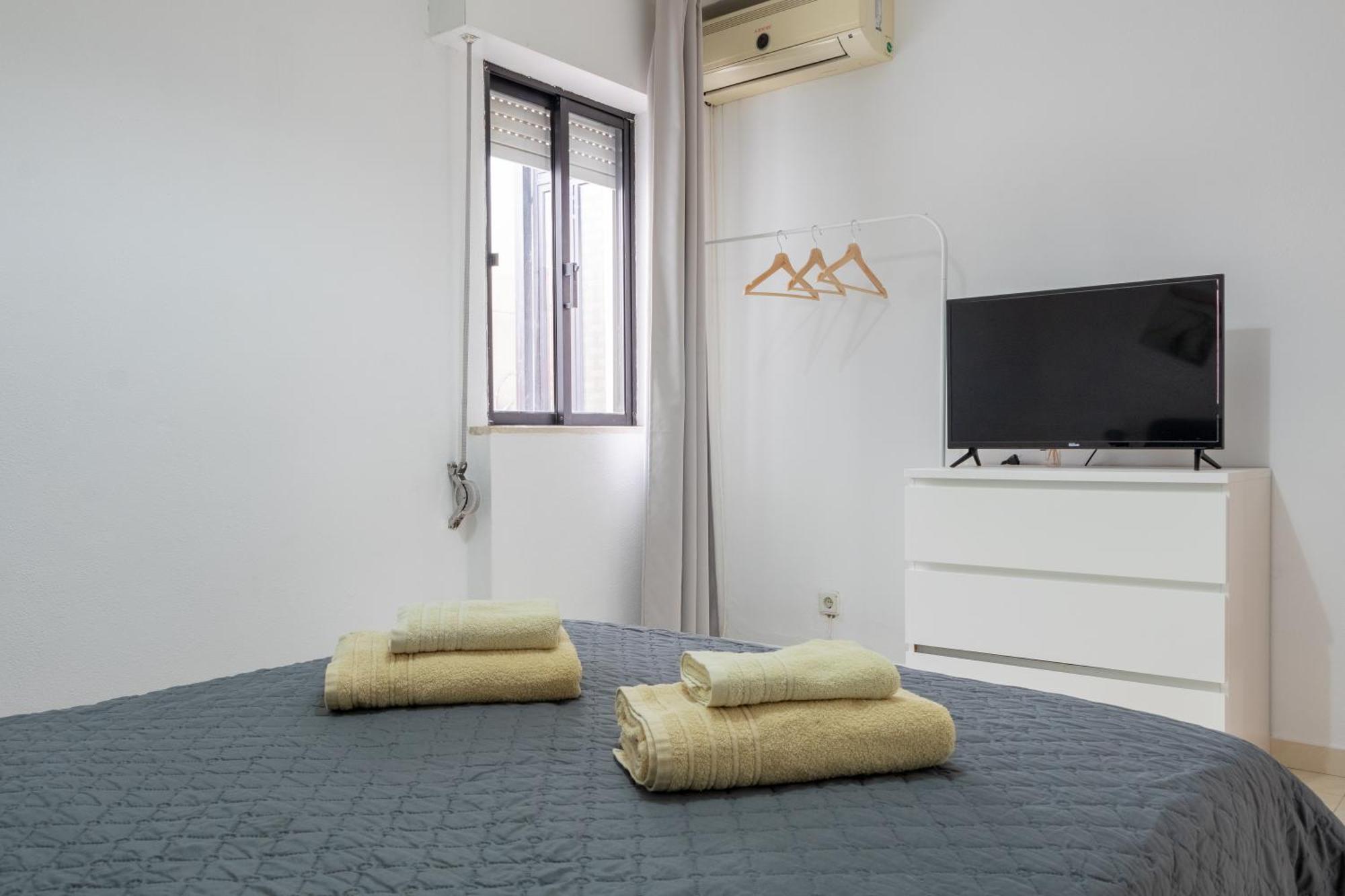 Blife Martinya House - Private Rooms And Apartments Olhão Eksteriør billede